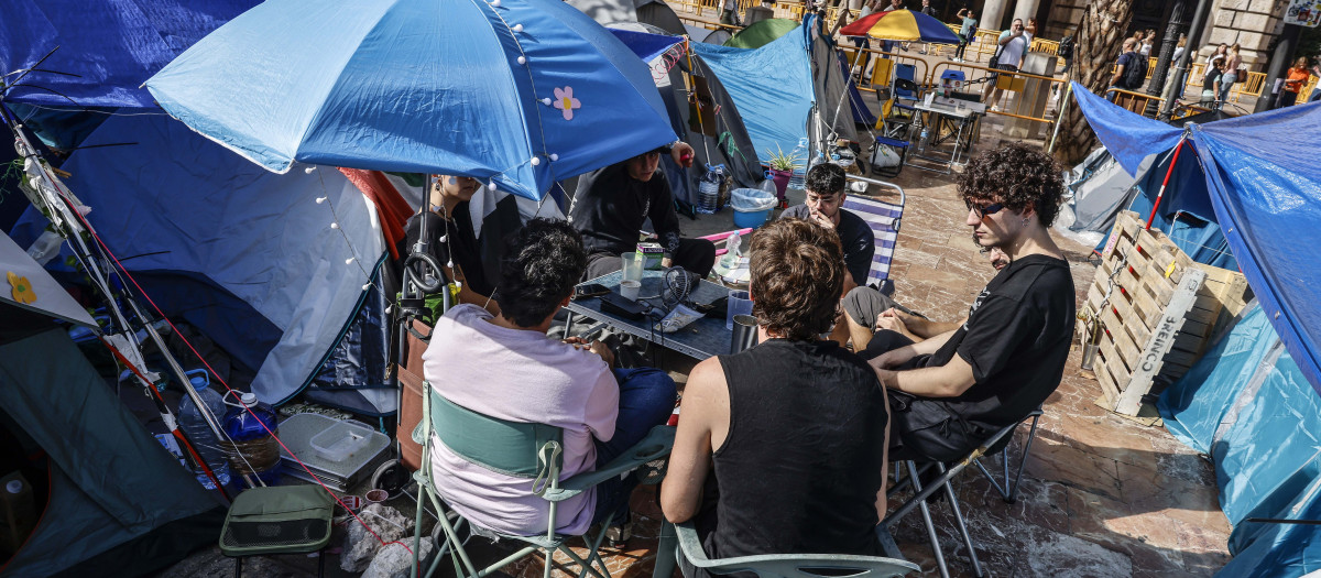Imagen de la acampada de la vivienda de Valencia