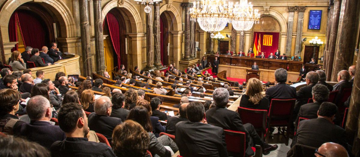 Vista del hemiciclo del Parlament durante el debate de una declaración sobre el derecho al aborto
