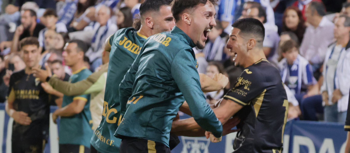 Una de las estampas de alegría tras el gol decisivo del Córdoba este viernes