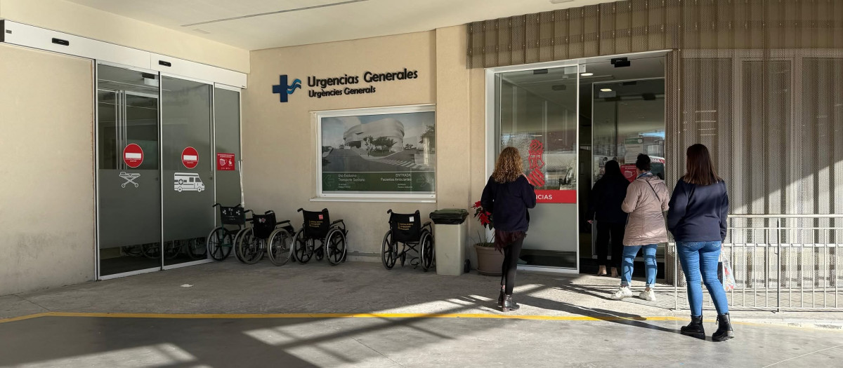Entrada a Urgencias del Hospital Doctor Balmis de Alicante