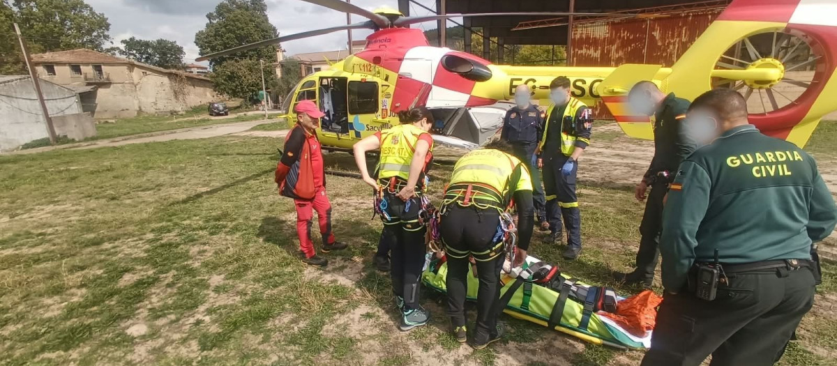 Evacuado un varón tras sufrir una picadura de insecto en La Senda de los Mil Colores en Cepeda (Salamanca)