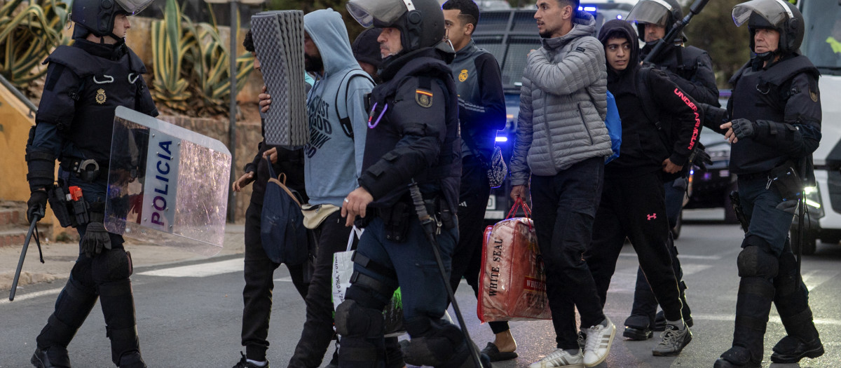La Policía desmantela los asentamientos «más numerosos» en Ceuta