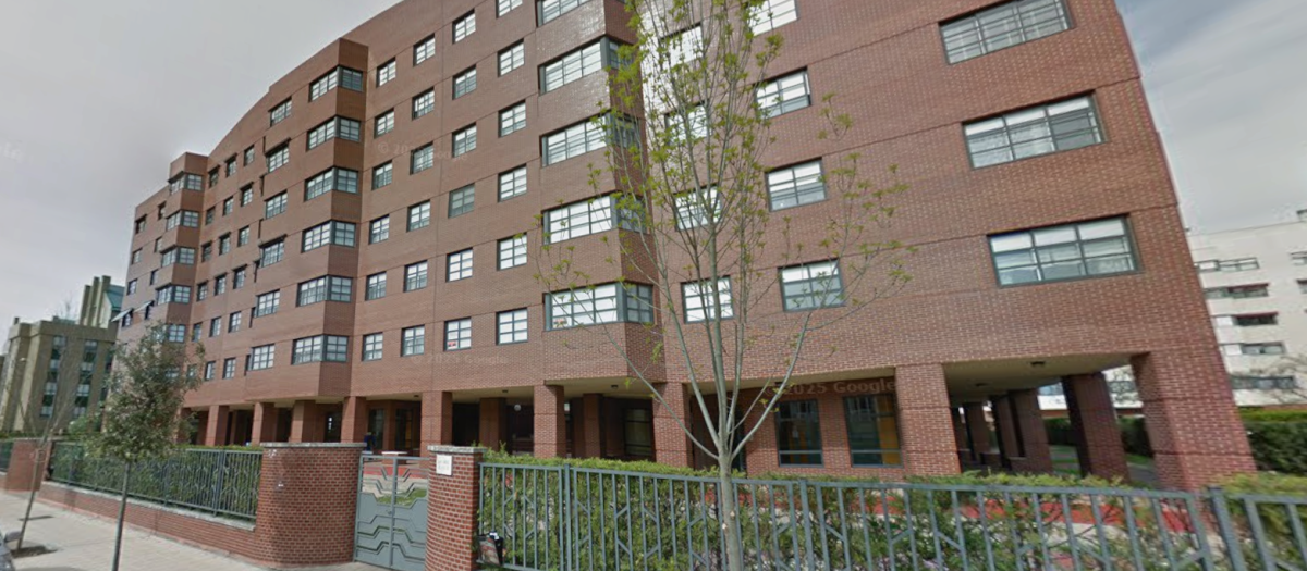 Bloque de pisos, en Valladolid, donde la hija de unos inquiokupas ha okupado la casa de la que fueron desahuciados sus padres