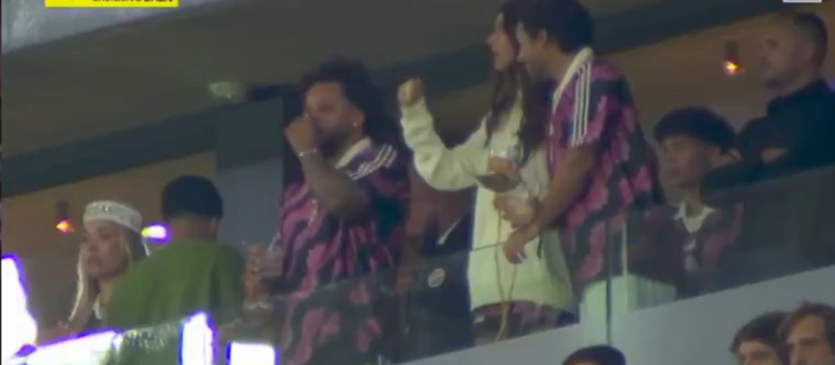 Marcelo se unió a los cánticos de "corrupción en la Federación" en uno de los palcos del Bernabéu