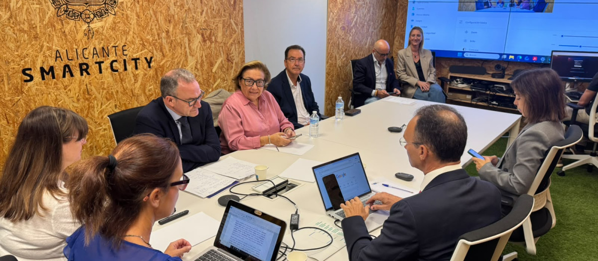 Imagen de la reunión del Equipo de defensa de la candidatura de Alicante a Capital Europea de la Innovación