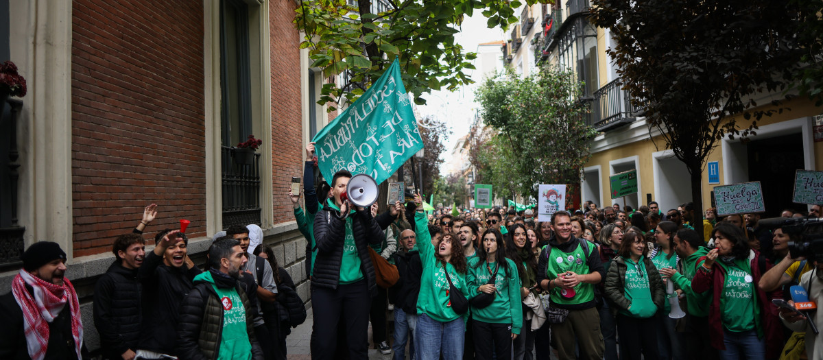 Profesores en huelga este lunes en el centro de Madrid