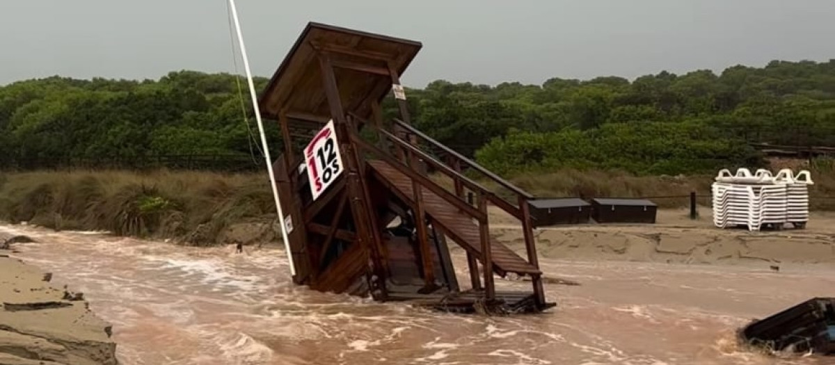 La playa de Cala Llenya, en Ibiza, ha desaparecido bajo el agua.
