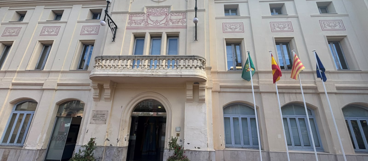 La bandera de España ya ondea en el Ayuntamiento de Sant Sadurní d'Anoia