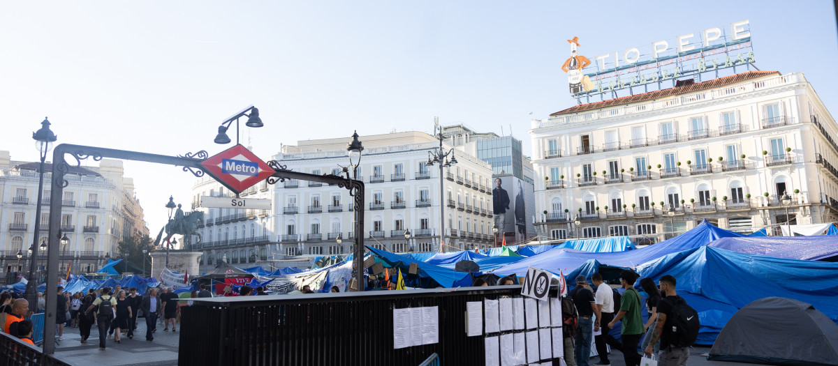 Acampada por la vivienda en la Puerta del Sol
