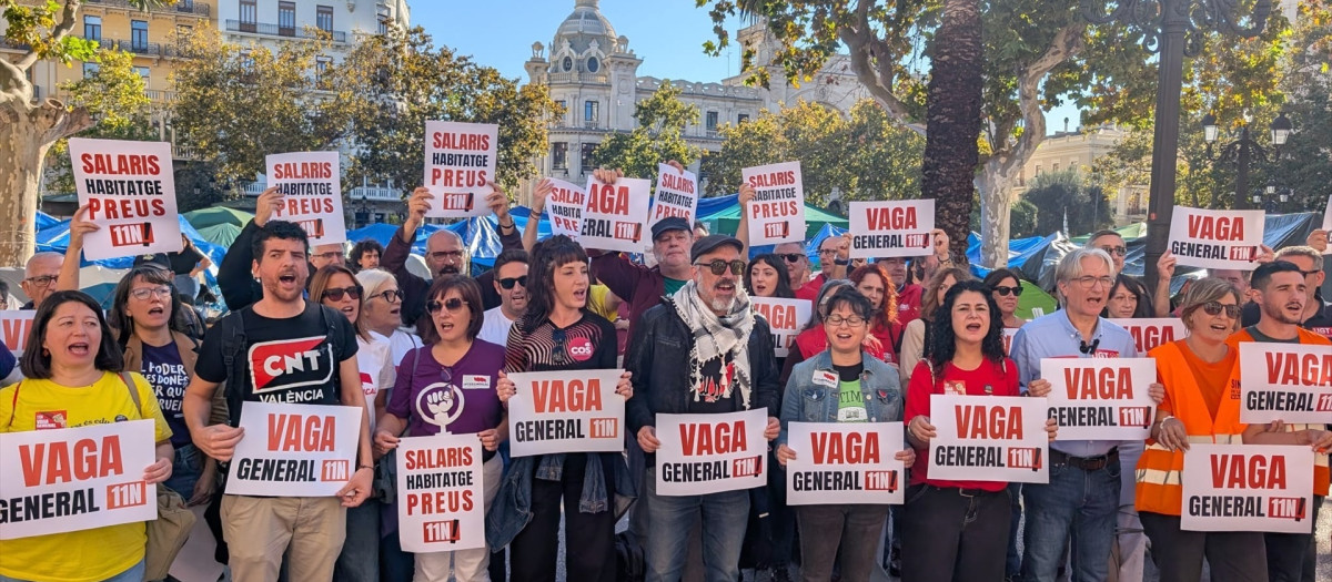 Imagen tomada este martes de sindicatos, organizaciones sociales y colectivos del movimiento por la vivienda llamando a la ciudadanía valenciana a secundar la huelga general del 11 de noviembre

EUROPA PRESS
20/10/2026