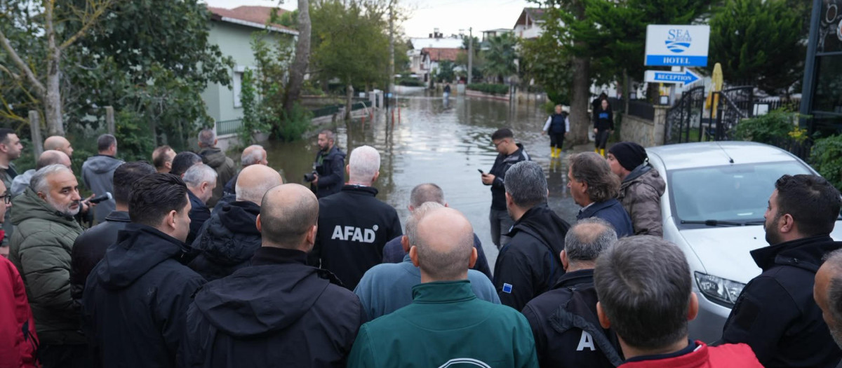 El número de fallecidos a causa de las lluvias más intensas registradas en Estambul en 84 años ascendió este martes a diez