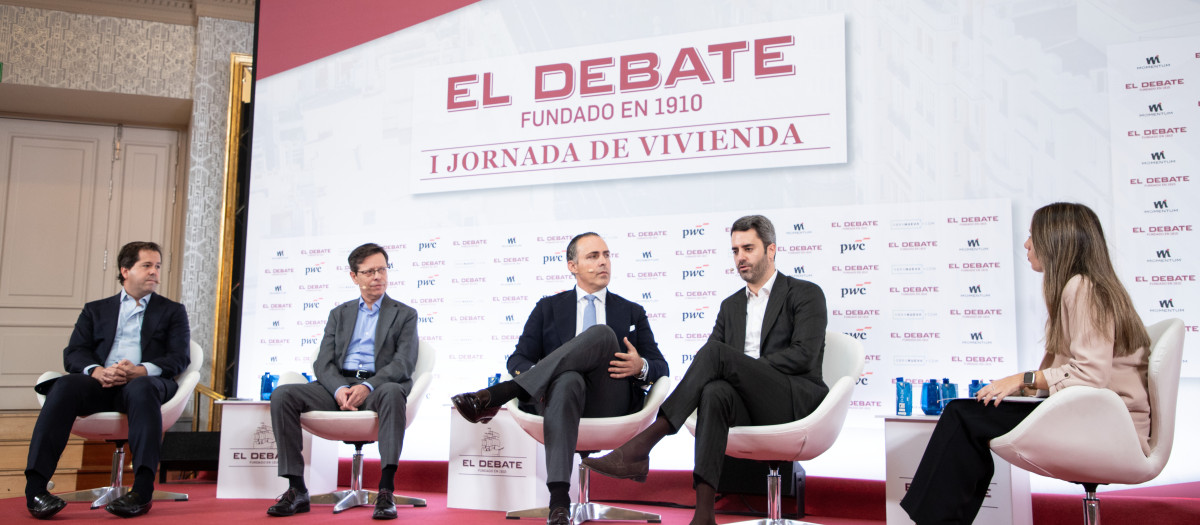 Manuel Ibáñez, responsable de sector inmobiliario de DWS; Sergio Retamero, director general de Construcción Industrializada de Avintia; Vicente Taroncher, socio director de Momentum; Francisco Díaz Pozo, director de Inversiones Inmobiliarias de Barings
