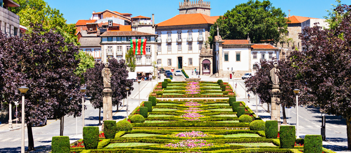 Jardines del Largo da República do Brasil en Guimaraes