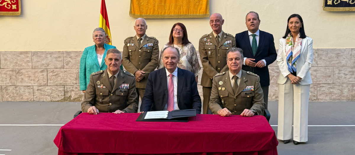 Imagen de la firma del convenio de las Cámaras de la Comunidad Valenciana con el Ministerio de Defensa