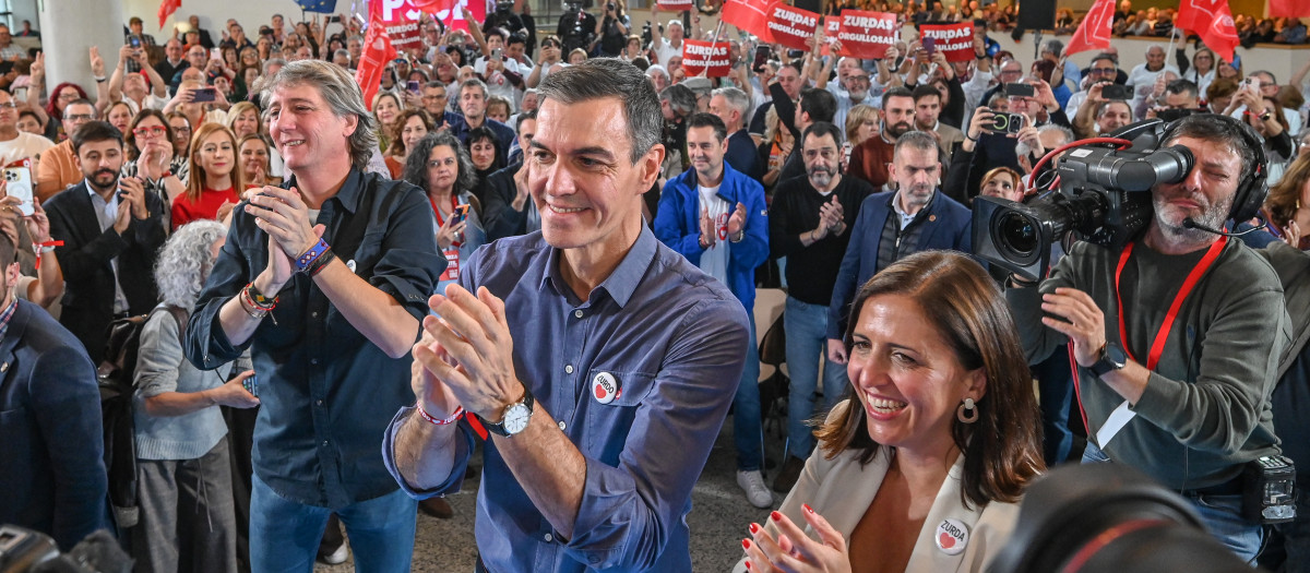El secretario general del PSOE y presidente del Gobierno, Pedro Sánchez, interviene en un acto de precampaña en Burgos