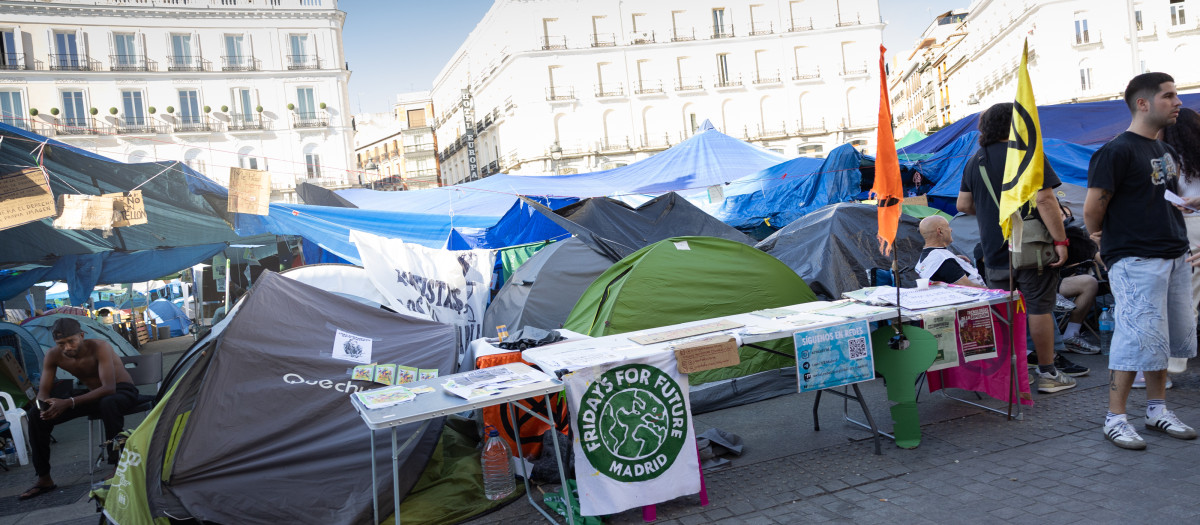 Acampada por la vivienda en la Puerta del Sol