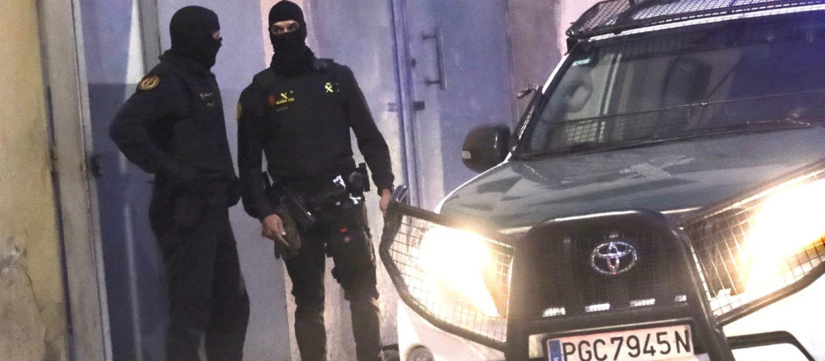 Operativo de la Guardia Civil desplegado este jueves en La Almadraba

REMITIDA / HANDOUT por Salva Carnicero
Fotografía remitida a medios de comunicación exclusivamente para ilustrar la noticia a la que hace referencia la imagen, y citando la procedencia de la imagen en la firma
OPERATIVO DE LA GUARDIA CIVIL DESPLEGADO ESTE JUEVES EN LA ALMADRABA
22/10/2026