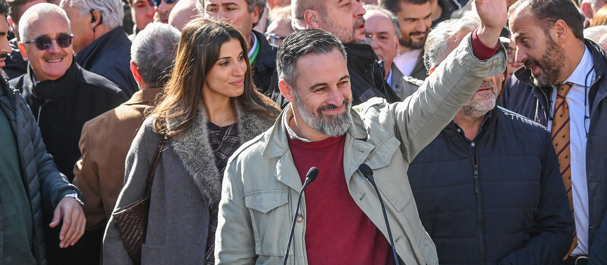 El presidente nacional de Vox, Santiago Abascal, protagoniza un acto en la Plaza Mayor de Burgos