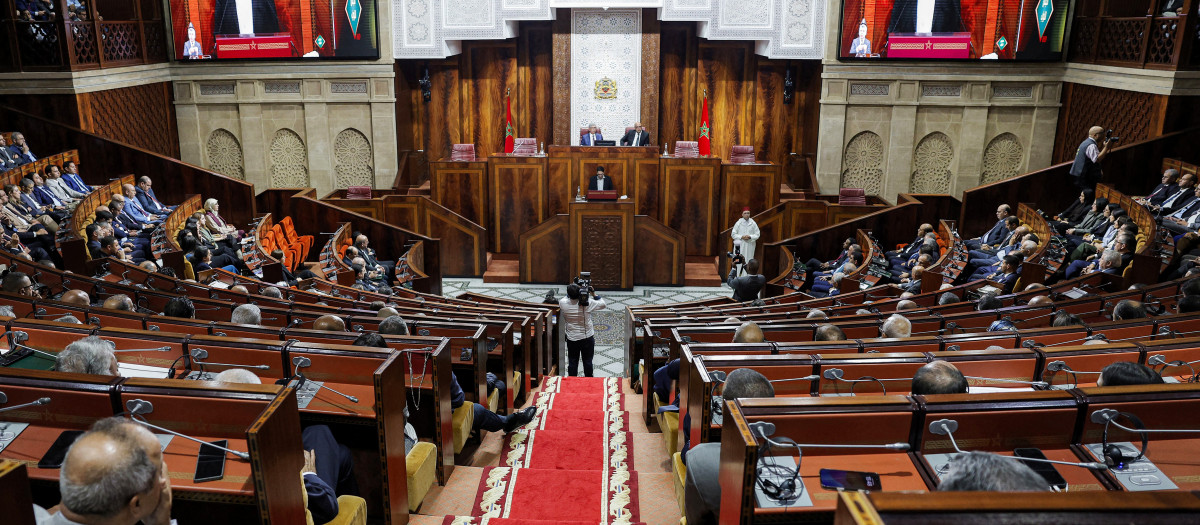 La nueva primera ministra de Marruecos, Fátima Ezzahra el-Mansouri, presentó el programa del gobierno de coalición para el periodo 2026-2031 ante una sesión de ambas cámaras del Parlamento en Rabat