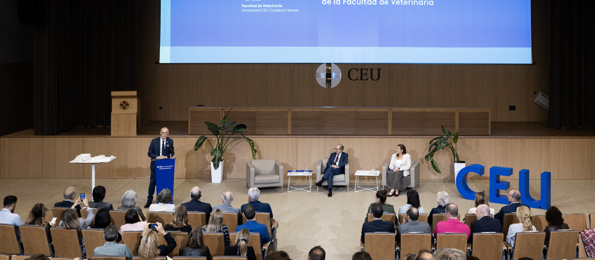 Imagen del acto por el 30 aniversario de la Facultad de Veterinaria