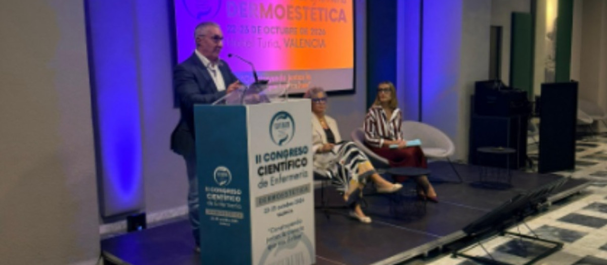 Juan José Tirado, en la inauguración del II Congreso Científico de Enfermería Dermoestética SECUDEMN