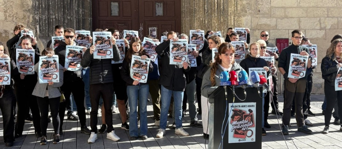 (Foto de ARCHIVO)
Concentraciòn de Aske contra el encarcelamiento de los detenidos en Irún por supuesto terrorismo

REMITIDA / HANDOUT por ASKE/X
Fotografía remitida a medios de comunicación exclusivamente para ilustrar la noticia a la que hace referencia la imagen, y citando la procedencia de la imagen en la firma
21/10/2026