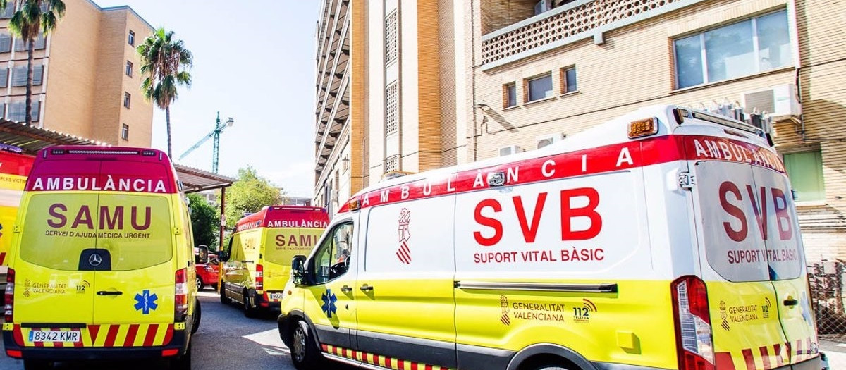 Imagen de unas ambulancias tomada en Valencia