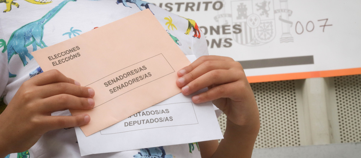 Imagen de unas papeletas para las elecciones al Congreso y al Senado