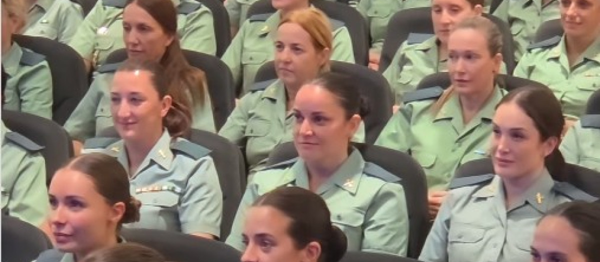 Mujeres guardia civiles presentes en el acto