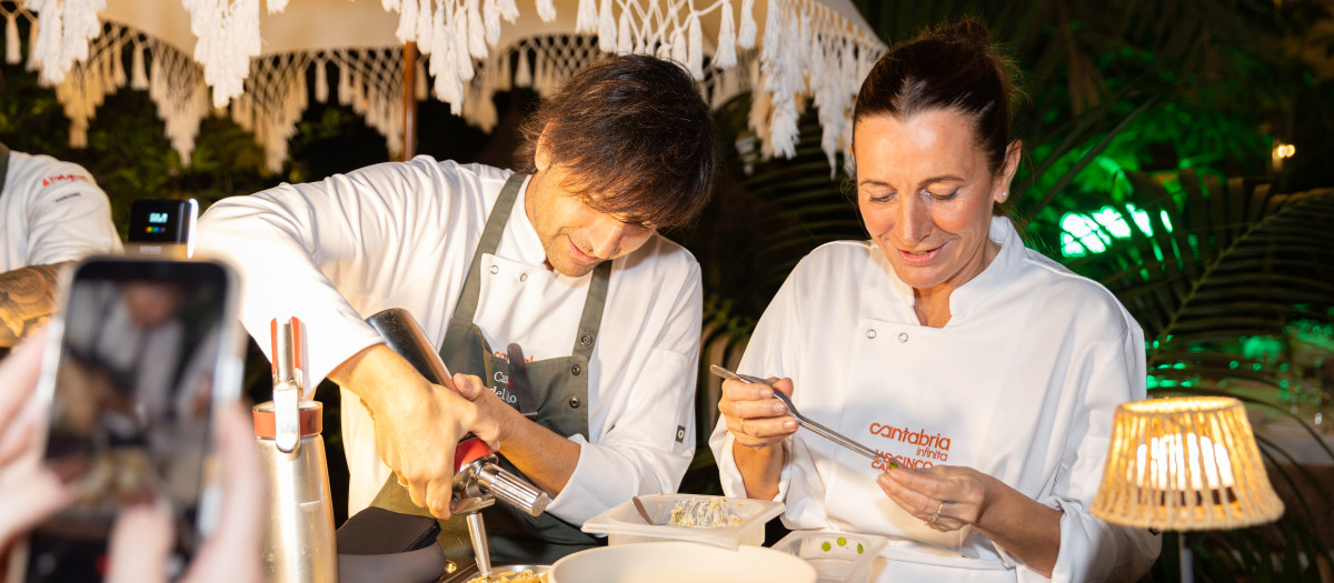 Imagen de los chef Sergio Bastard y Begoña Rodrigo durante el evento de 'Las 5 Cantabrias' en La Salita de Valencia.