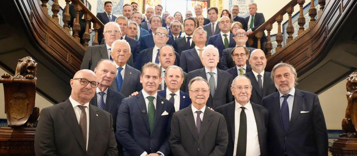 Imagen de la Asamblea de Cámaras con el presidente de la Ciudad Autónoma, Juan Vivas, en el centro