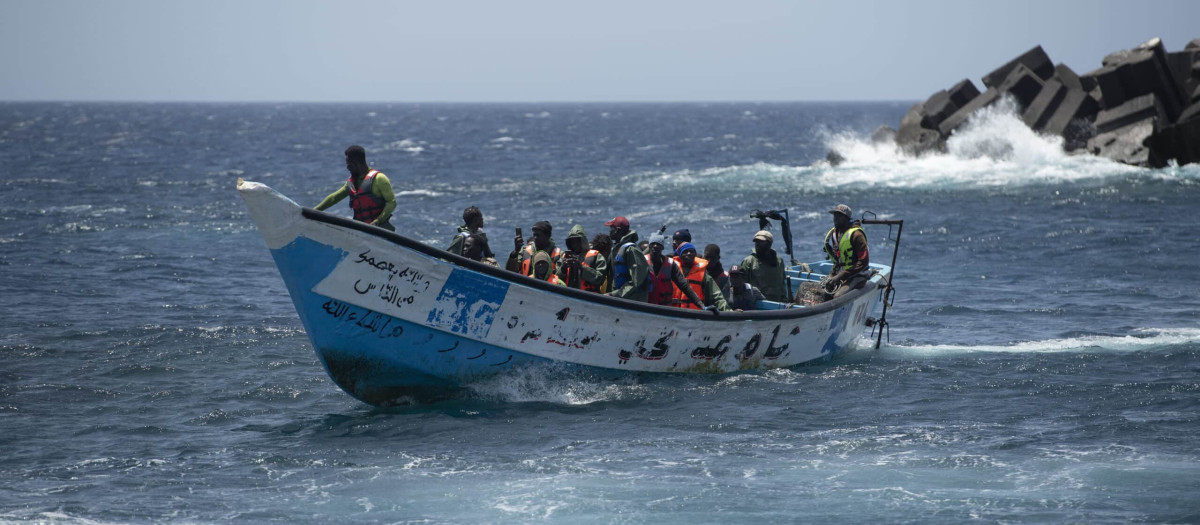 Llegada de una patera con inmigrantes a la costa (archivo)