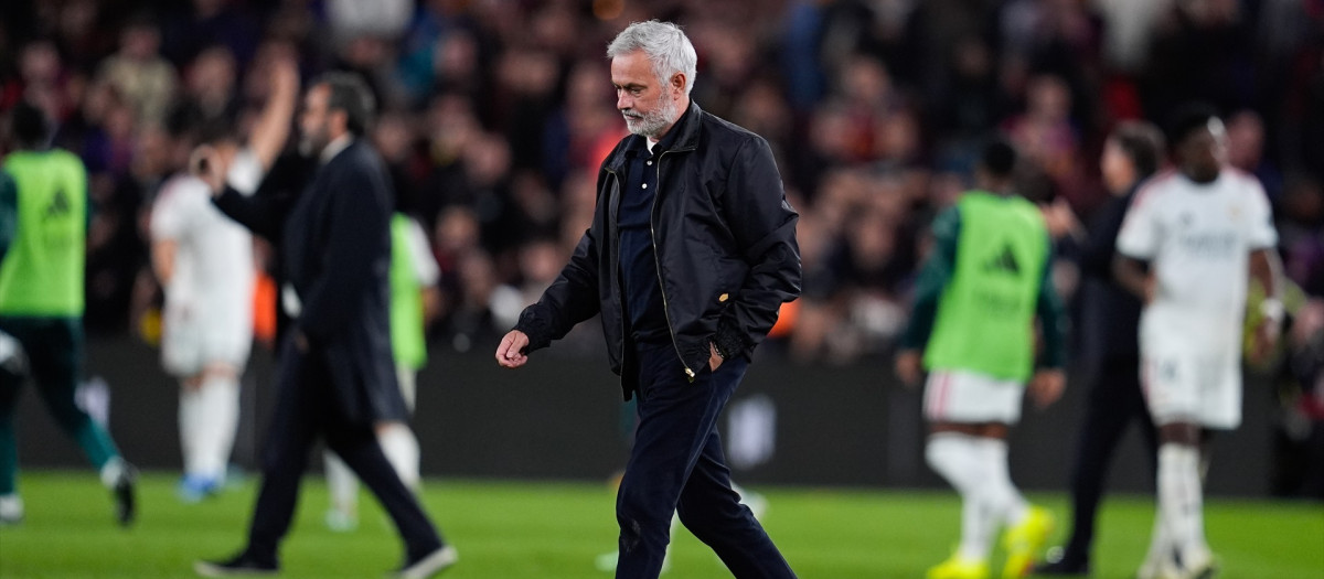 José Mourinho se llevó todos los reconocimientos tras vencer al Barça en el Camp Nou
