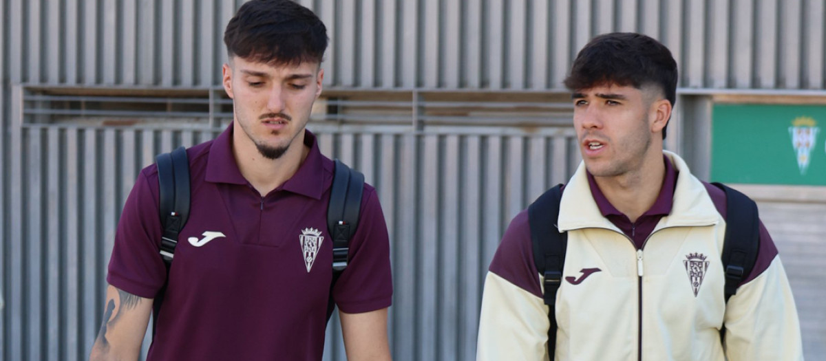 Ibai Sanz y Eder García en el arranque del largo viaje a La Palma