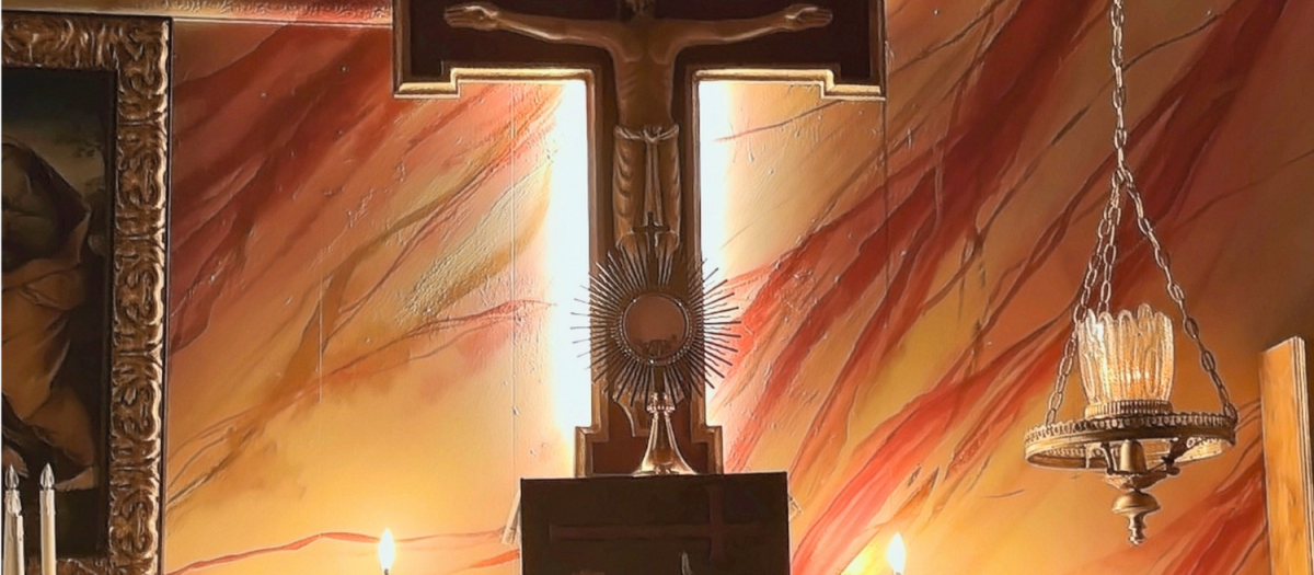 Un momento de adoración en la parroquia de Nuestra Señora de la Asunción, de Parla