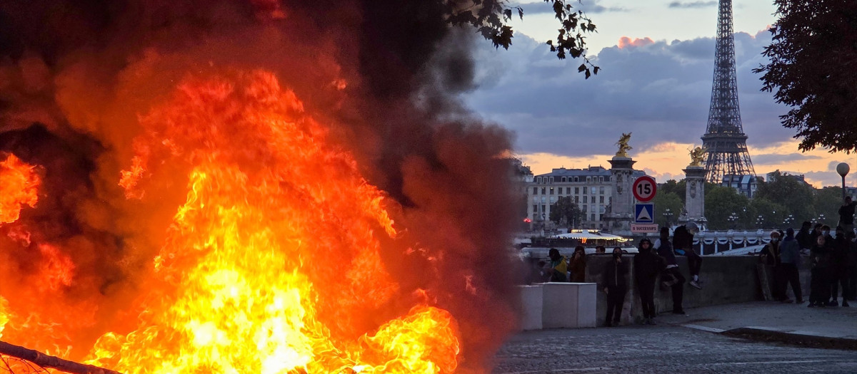 (Foto de ARCHIVO)
FRANCE, PARIS - OCTOBER 17, 2026: People protest against rising fuel prices and falling purchasing power on the city streets,Image: 1144172106, License: Rights-managed, Restrictions: * Switzerland And Russia Rights Out *, Model Release: no  , Credit line: ???????? ????????? / Zuma Press / Europa Press
Editorial licence valid only for Spain and 3 MONTHS from the date of the image, then delete it from your archive. For non-editorial and non-licensed use, please contact EUROPA PRESS.

Васильев Александр / Zuma Press / Europa Press
17/10/2026 ONLY FOR USE IN SPAIN