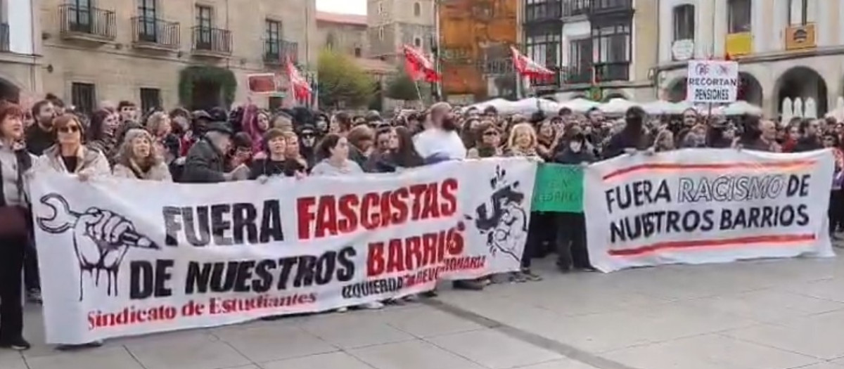 Imagen de las protestas contra el acto de precampaña del presidente de Vox, Santiago Abascal, celebrado este miércoles en Avilés.

REMITIDA / HANDOUT por SINDICATO DE ESTUDIANTES
Fotografía remitida a medios de comunicación exclusivamente para ilustrar la noticia a la que hace referencia la imagen, y citando la procedencia de la imagen en la firma
21/10/2026