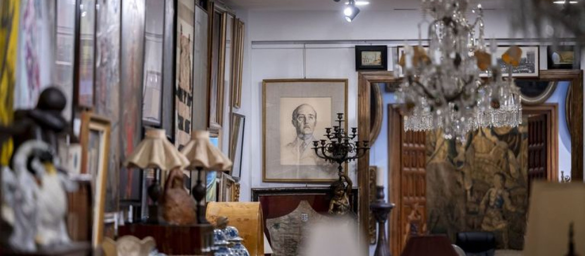 Los bienes de los Franco salen a subasta por 20 euros y alcanzan los 10.000: las piezas más cotizadas de Meirás