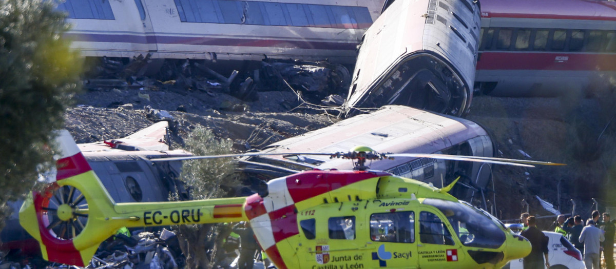 Un helicóptero ha evacuado a varios heridos tras el accidente