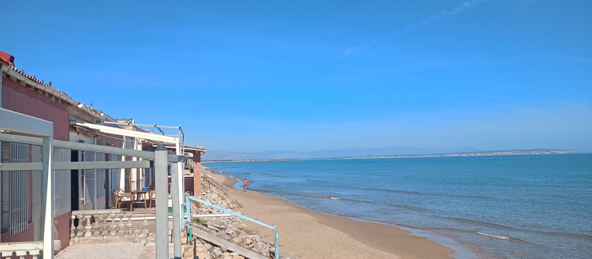 Viviendas en la playa de Babilonia de Guardamar del Segura (Alicante)