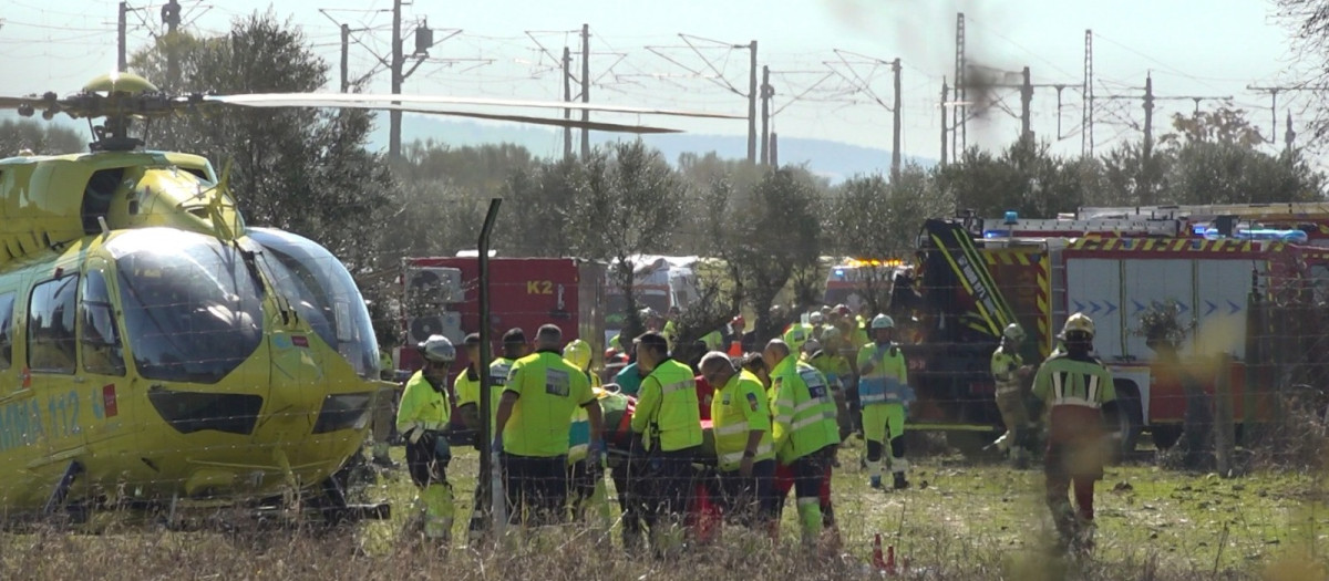 Servicios de emergencias atienden a las víctimas del accidente de Urda