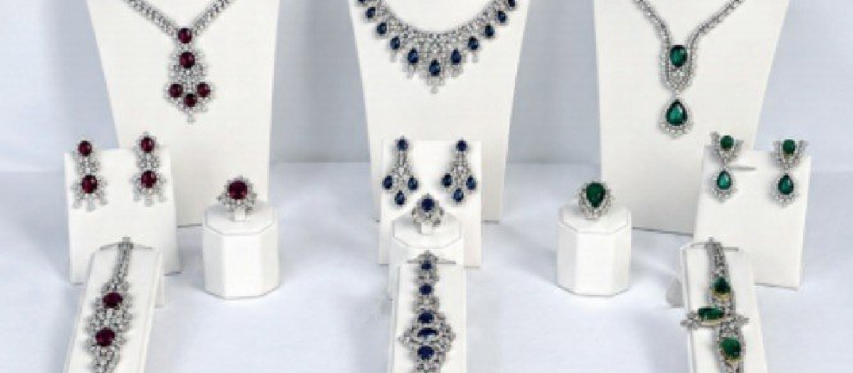 Imagen de las joyas de Zapatero tras la tasación de la Joyería Yanes