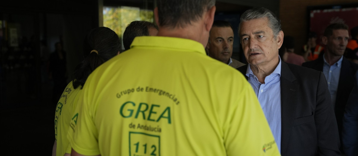 El vicepresidente primero de la Junta y consejero de Presidencia, Sanidad y Emergencias, Antonio Sanz, en la estación de Santa Justa tras el accidente ferroviario ocurrido en Urda (Toledo)