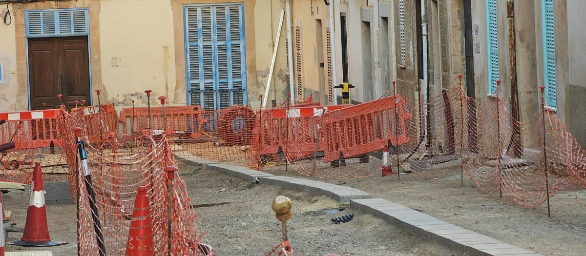 Calle Paborde Jaume en obras

REMITIDA / HANDOUT por DENUNCIANTE
Fotografía remitida a medios de comunicación exclusivamente para ilustrar la noticia a la que hace referencia la imagen, y citando la procedencia de la imagen en la firma
29/10/2026