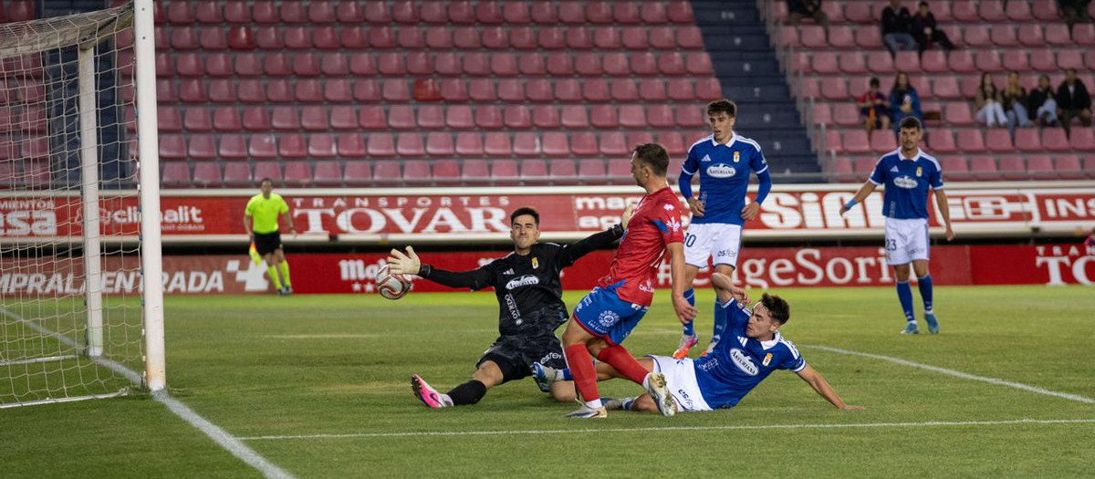 Imagen del partido entre el Numancia y el Oviedo