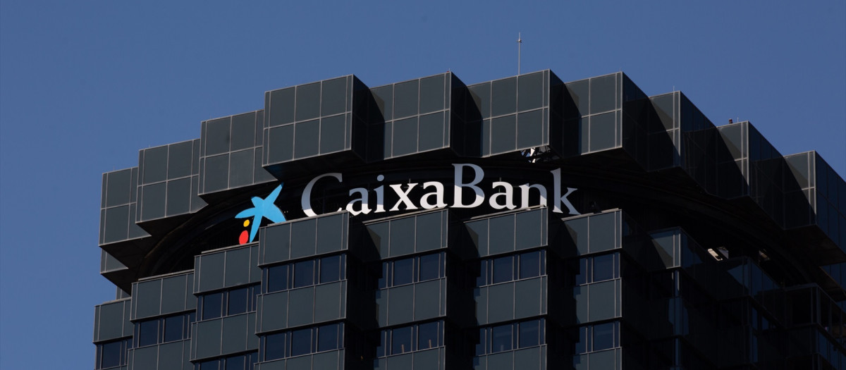 Fachada de la sede de CaixaBank en la Avenida Diagonal de Barcelona, a 11 de julio de 2022, en Barcelona, Cataluña (España). CaixaBank es un banco español con domicilio social en Valencia y sedes operativas en Madrid y en Barcelona. Fundado en 2011 por la Caja de Ahorros y Pensiones de Barcelona, aportó los activos y pasivos de su negocio bancario.

David Zorraquino / Europa Press
09 AGOSTO 2022;BARCELONA;CATALUÑA;SEDES BANCOS;CAIXABANK
11/7/2022
