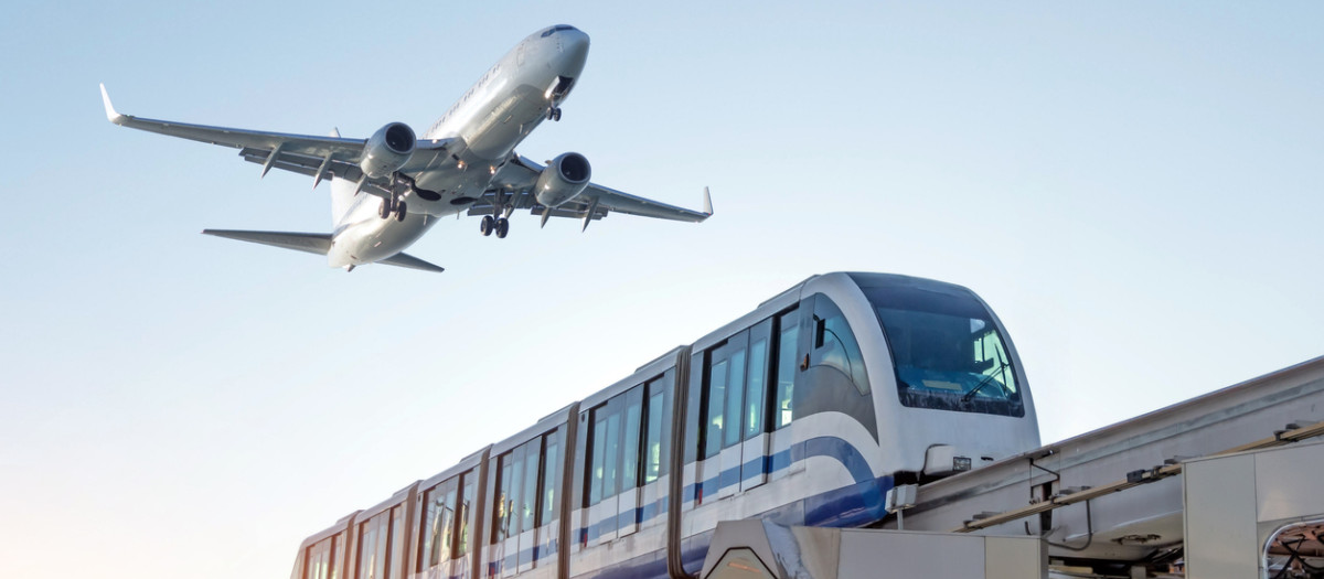 Un tren y un avión