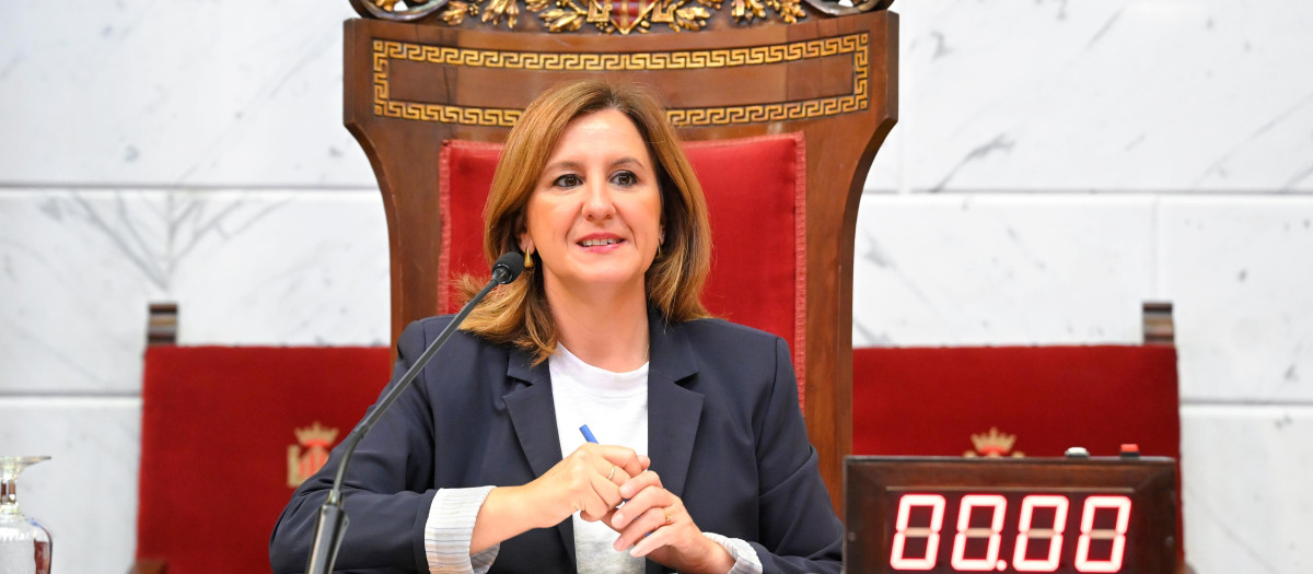 Imagen tomada este viernes de María José Catalá durante el Pleno del Ayuntamiento de Valencia