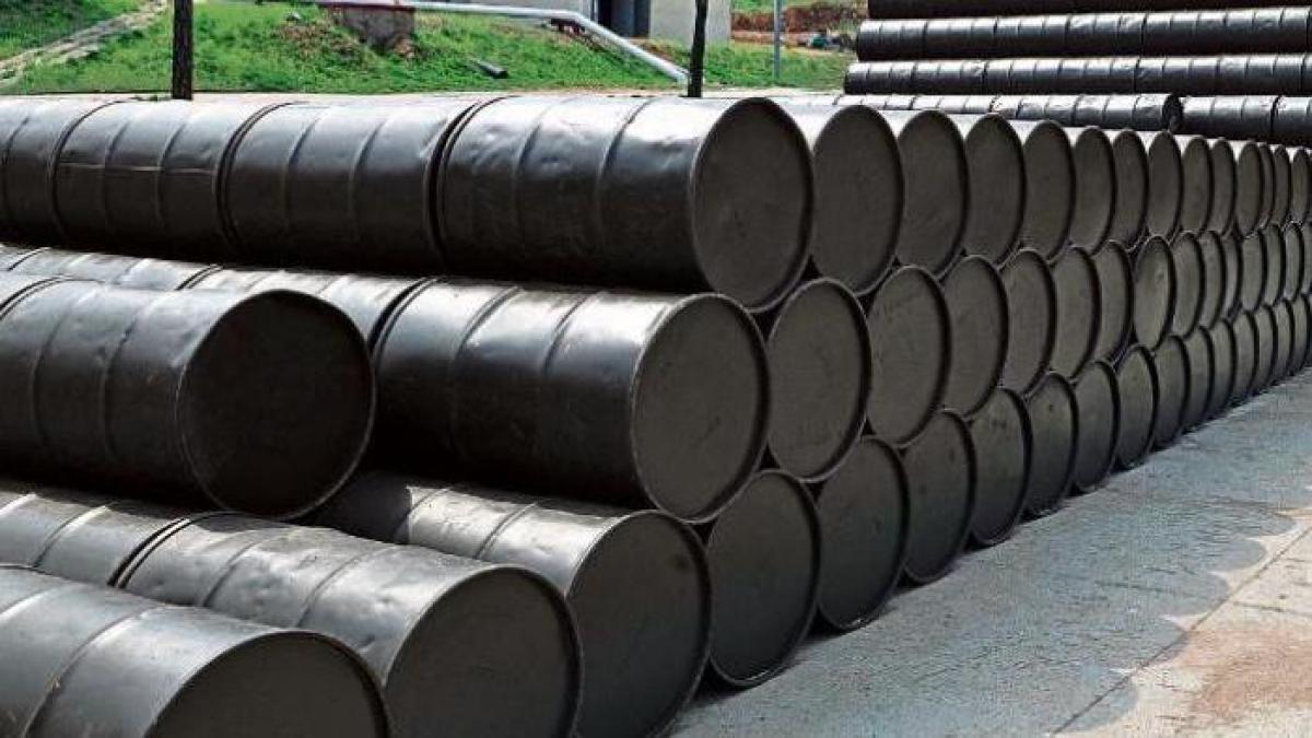 El precio del petróleo se abarata a 102 dólares tras abrirse Trump a reunirse con el presidente de Irán