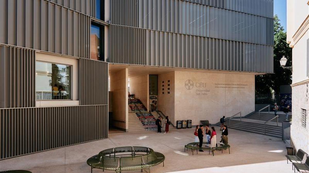 Informar en tiempos de ruido: El Debate lanza cinco becas junto a la Universidad CEU San Pablo